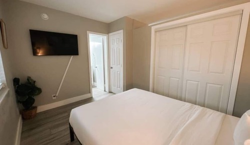 Exclusive Single Room, 1 Queen Bed with Sofa bed, Non Smoking