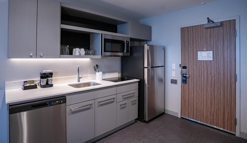 Suite, 1 King Bed, Accessible, Bathtub