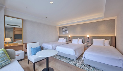 Premium Room, 3 Twin Beds, Corner (Canal View)