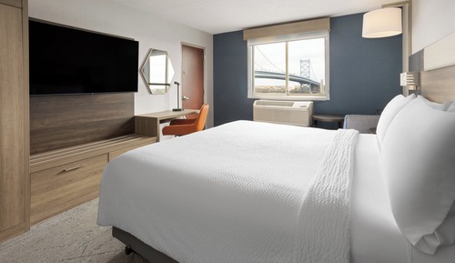 Standard Room, 1 King Bed, River View