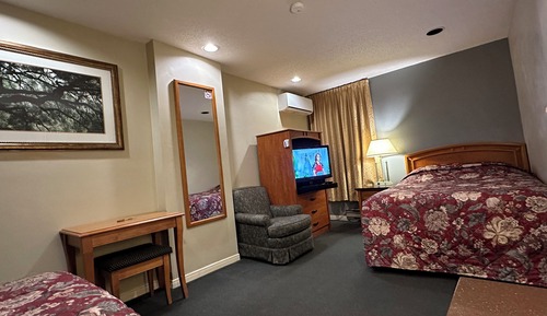 Triple Bedroom, 2 Double Beds, Shared Bathroom