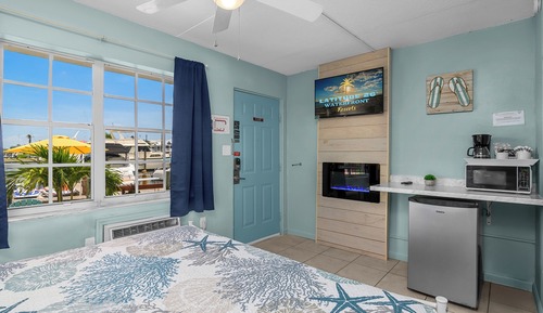 Deluxe Studio, 1 King Bed, Marina View