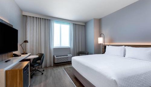 One-Bedroom King Suite - Non-Smoking