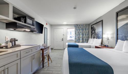 Queen Room with Two Queen Beds with Kitchenette