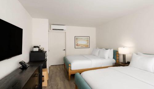 Queen Room with Two Queen Beds and Courtyard View - Non-Smoking