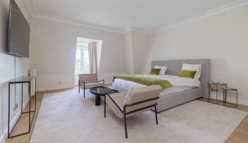 Four-Bedroom Luxury Apartment