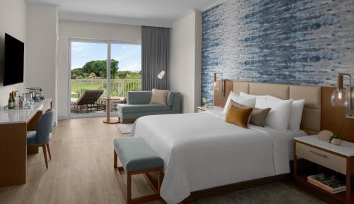 King Room with Pool View - Hearing Accessible
