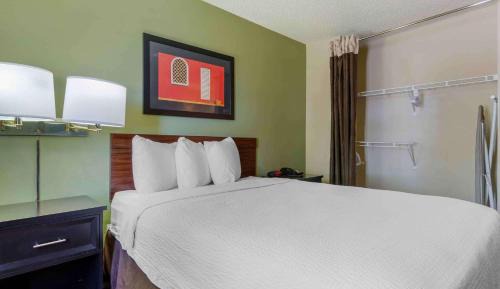 Queen studio with 1 Queen Bed - Disability Access/Non-Smoking