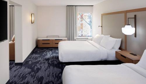 Queen Suite with Two Queen Beds, Bathtub, Sofa Bed and Sitting Area - Mobility Access/Hearing Accessible