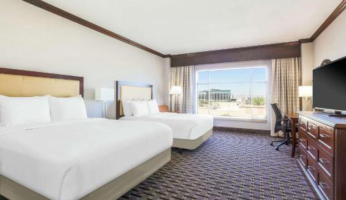 Queen Room with Two Queen Beds and Roll-In Shower - Mobility and Hearing Access