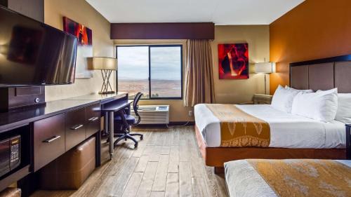 Queen Room with Two Queen Beds and View - Non-Smoking