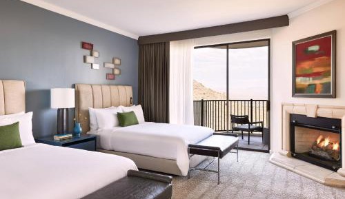 Cliffside, Larger Guest room, 2 Queen, Fireplace
