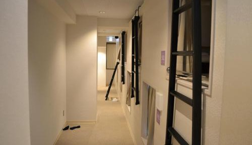 Capsule Room - Male Only
