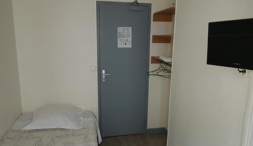 Single Room with Shared Bathroom