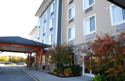 Lindsay Hotel | Days Inn & Suites by Wyndham Lindsay