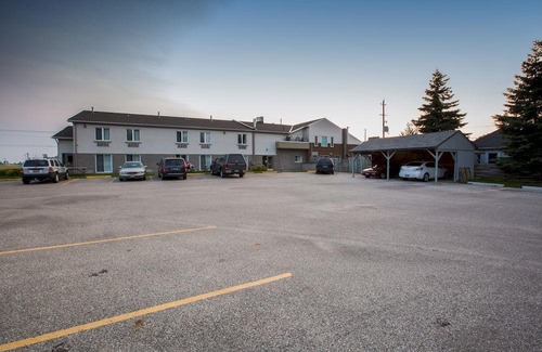 Elora Hotel | The Village Inn