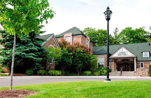 Erin Mills Hotel | Glenerin Inn