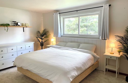 Kingston House | Quiet City Retreat. Pets welcome, driveway parking!