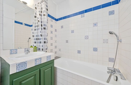 Quartier de la Monnaie Apartment | Trendy Saint Germain des Pres
