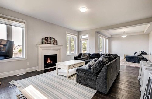 Downsview House | Downsview Park Private Bedroom E