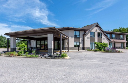 North Bay Hotel | Comfort Inn Airport