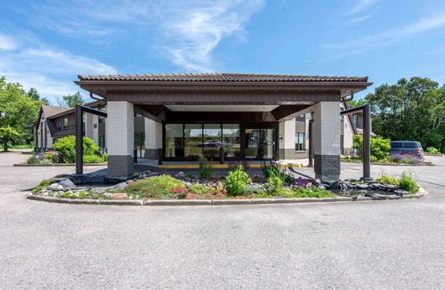 North Bay Hotel | Comfort Inn Airport