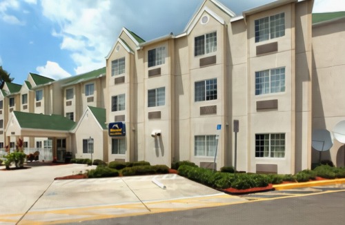 Pinecrest West Park Hotel | Days Inn & Suites by Wyndham Tampa/Raymond James Stadium