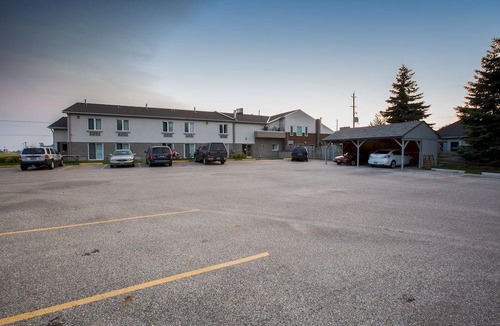 Elora Hotel | The Village Inn