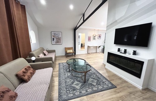 Quartier de la Porte-Saint-Denis Apartment | Urban Flat 161 - Sublime 4BDR Luxury Flat in Paris