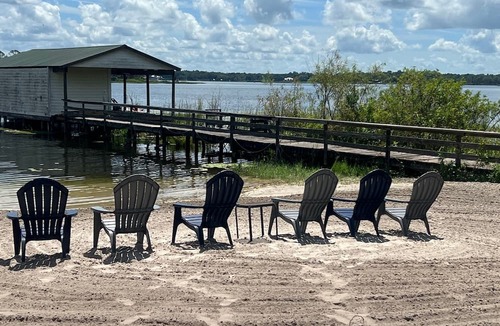 Summerfield House | Charming 2-bedroom lakefront house in Summerfield with WiFi and AC