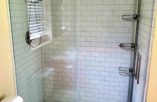 Tarpon Springs Apartment | Sponge Docks. Charming, renovated, large studio, in Historic Tarpon Springs.