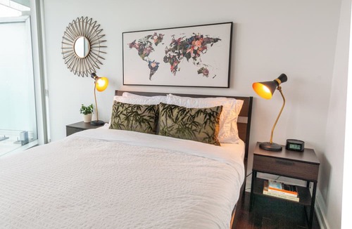 Central Waterfront Condo | Stunning Lake View luxury Condo in The Tourist Hub Area in Toronto Downtown
