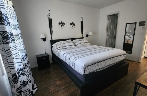 Mill Run House | Beautiful and Cozy Apartment
