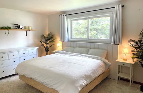 Kingston House | Quiet City Retreat. Pets welcome, driveway parking!