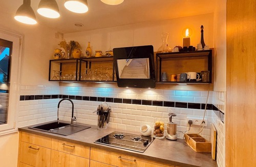 Le Blanc-Mesnil House | 2-bedroom house in enchanting Le Blanc-Mesnil with AC, WiFi, fitness room