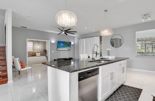 Biggar House | Gated Oasis: Luxurious 5-BR Retreat in Ft. Myers