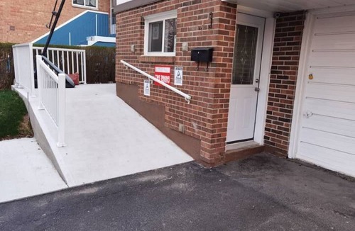 Brampton House | Excellent Top Level 3 Bedroom House With Excellent Location!