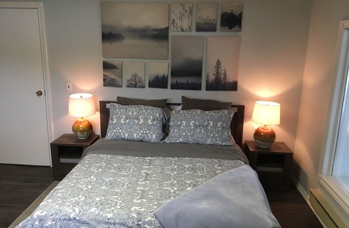 Seguin Cottage | Private Parry Sound Waterfront Retreat with Sunroom, Gamesroom, Sauna, Hot Tub