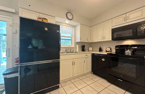 St. Petersburg House | PRIME LOCATION!HUGE POOL/LANAI/BACKYARD-NEAR BEACH/RESTAURANT/PARK/MUSEUM/SHOPS!