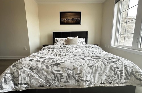 Oakville House | Spacious Newly Built 4BR Townhouse in Oakville