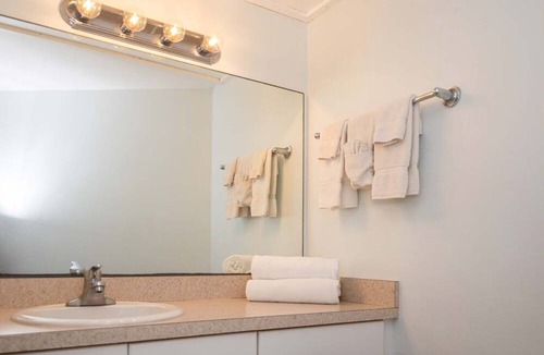 Central Beach Resort | Oceanfront 1 Bdrm Condo with Balcony @ Reef Ocean Resort in Vero Beach, Florida