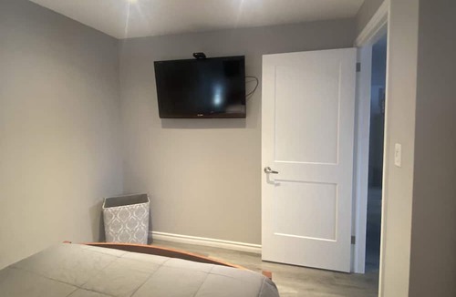 Sundridge House | Downtown Belmont & Main - Lower level