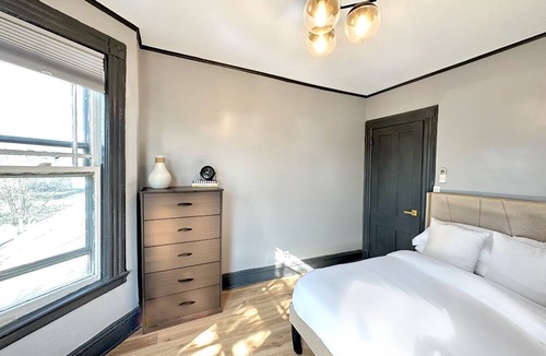 Cedarhurst House | HGTV Vacation Home Long Island, New York- 15 min from JFK