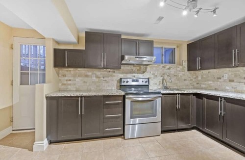 Lakeview House | Peaceful Large Basement Apartment
