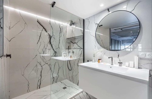 Les Iles Apartment | Quai Bourbon II - Three Bedroom Apartment, Sleeps 6