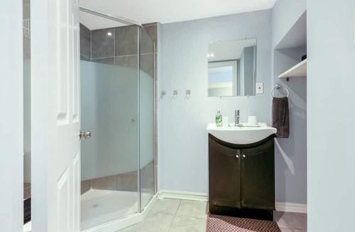 Churchill Meadows House | Mississauga Suite - Near Erin Mills Town Center