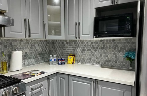 Malton House | 4-6 km, from Toronto Pearson Airport .3 Private Bed Rooms+ Hall Sleep 2 to 8 .