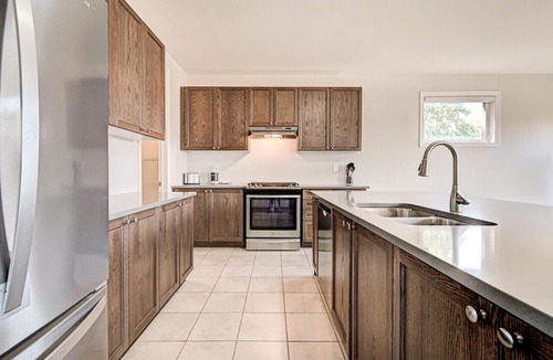 Downsview House | Downsview Park Private Bedroom E