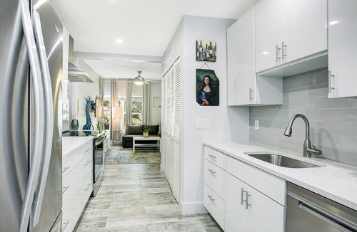 South Eola House | Lake View, Cozy bungalow, Amazing location, Plants, Private, Pet friendly!