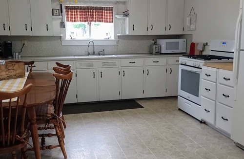 Laurelton House | White house walking distance to Penn's Creek and Bald Eagle State Forest.